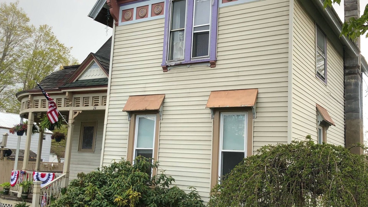 Camden House | Beautiful Queen Anne in Camden!