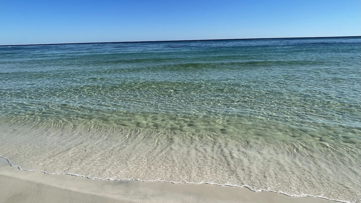 Fort Walton Beach Condo | Beautiful quiet beach right out the back door