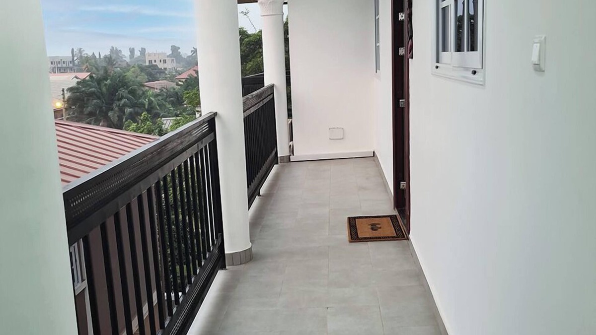 Accra Apartment | Beautiful Quiet & Cozy Close to Highway