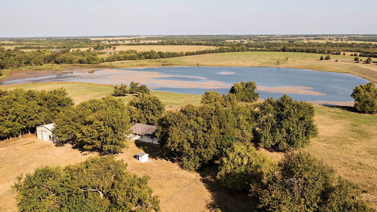 Brookston House | Beautiful quiet home with private lake!