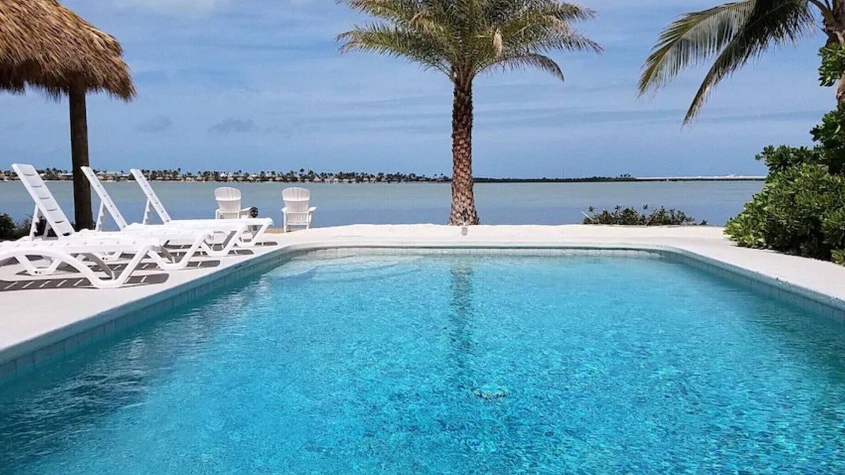Key West House | Beautiful quiet neighborhood. Sunsets! Huge pool! 10 min to Key West