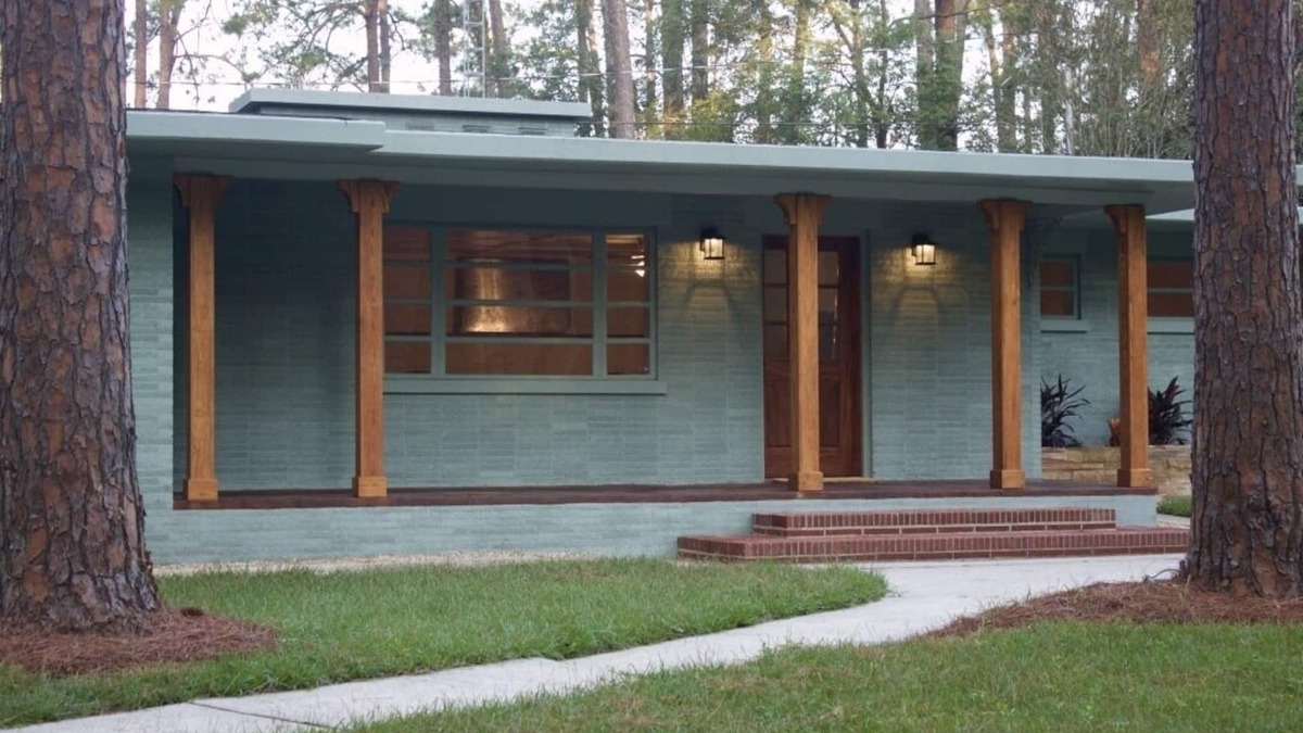 Moultrie House | Beautiful re-modeled mid-century home on a quiet street close to downtown.