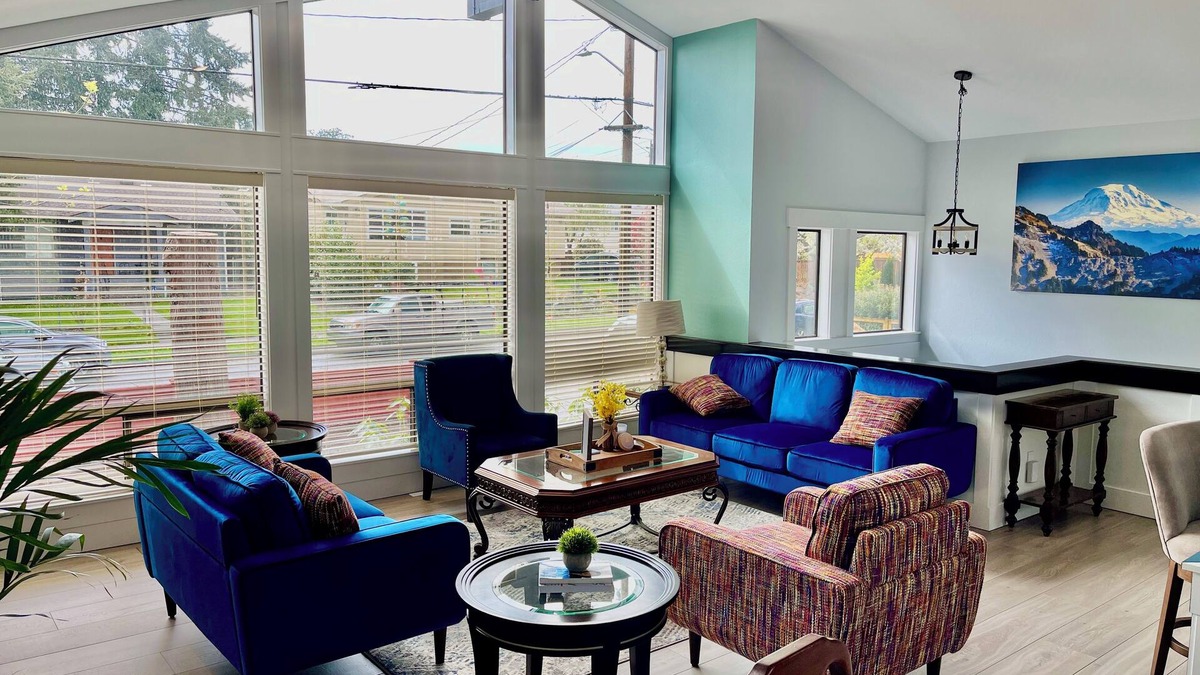 Brighton House | Beautiful relaxing home 4BR/3BA -AC-near Light Rail