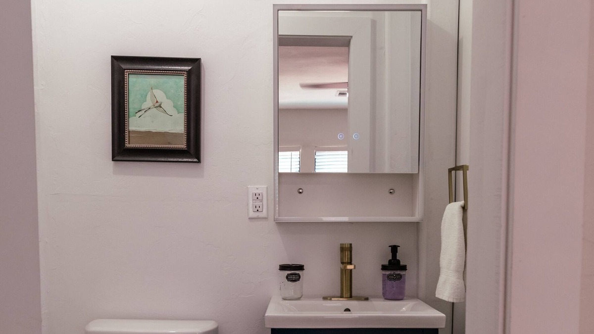 Lincoln Terrace Condo | Beautiful remodeled historical home in safe neighborhood downtown.