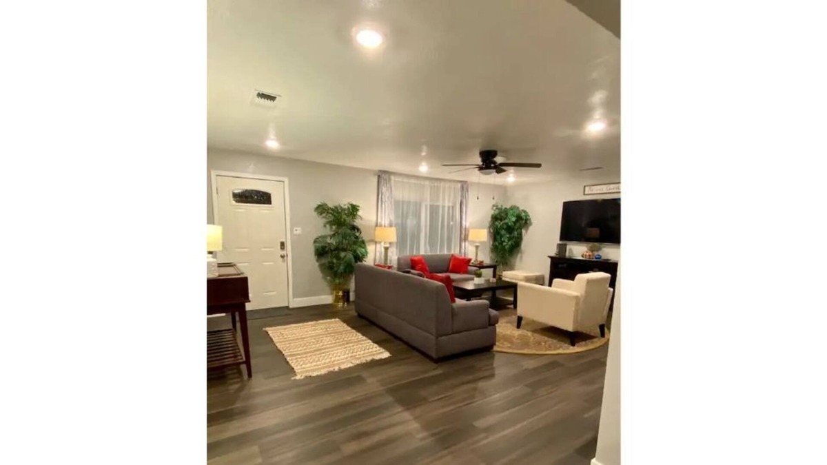 Manteca House | Beautiful remodeled four bedroom two bath