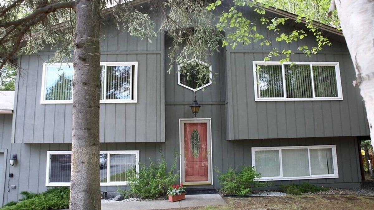 Huffman - O' Malley House | Beautiful remodeled home in quiet South Anchorage neighborhood