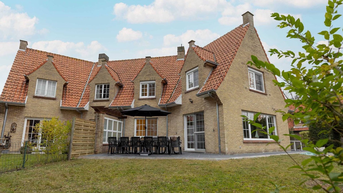 Nieuwpoort-Bad Villa | Beautiful renovated family home with garden