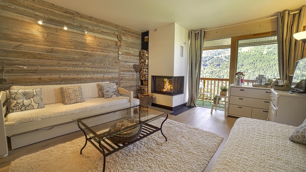 Meribel Apartment | Beautiful renovated apartment on the top floor in Meribel, near a track
