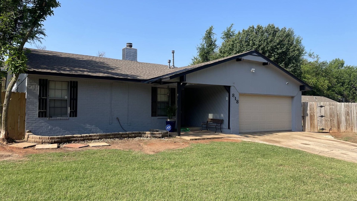 Norman House | Beautiful renovated home within 3miles of OU. Easy access to I-35.