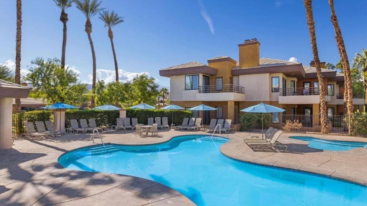 Palm Desert Resort | Beautiful resort, all amenities included. Free wi-fi, free parking.