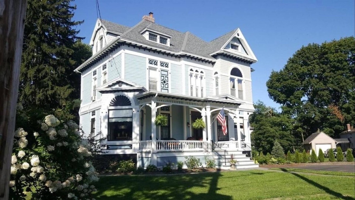 Troy House | Beautiful Restored Victorian House Perfect for Retreats, Holidays or Getaways!