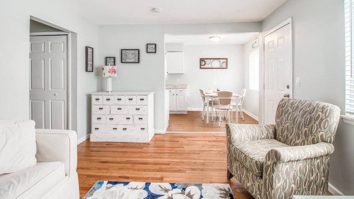 Pontiac House | Beautiful retreat Home Near Auburn Hills/Waterford