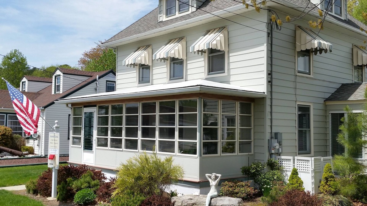 Rock Hall House | Beautiful Retreat Located in Rock Hall - walk to everything!