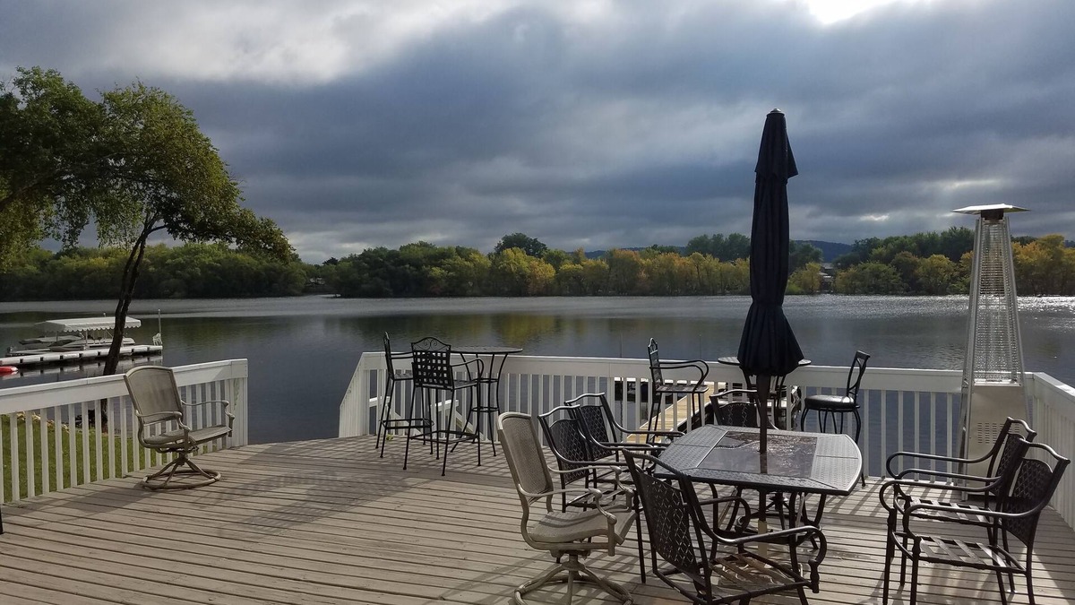 La Crosse House | Beautiful Riverside Beach House with private dock/beach frontage