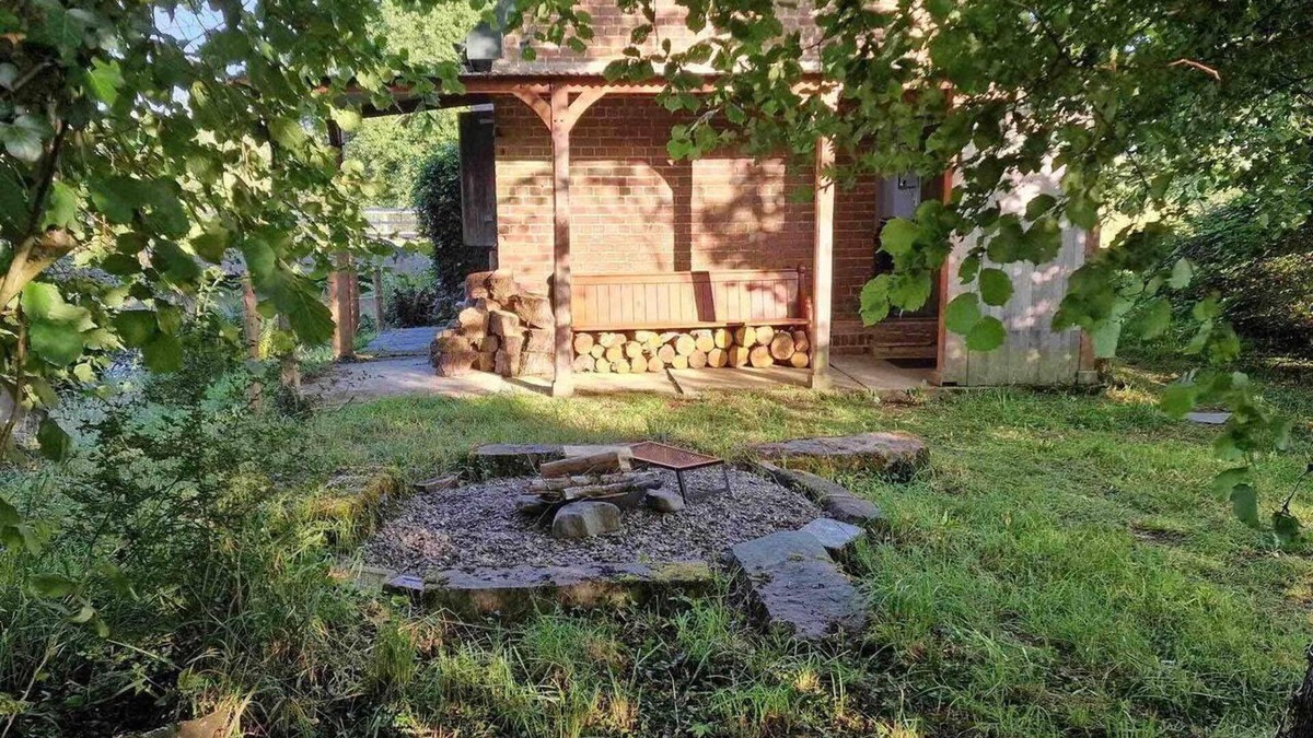 Builth Wells Cabin | Beautiful Riverside Lodge in Newbridge on Wye