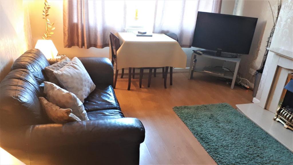 Rowton House | Beautiful romantic village house with Netflix