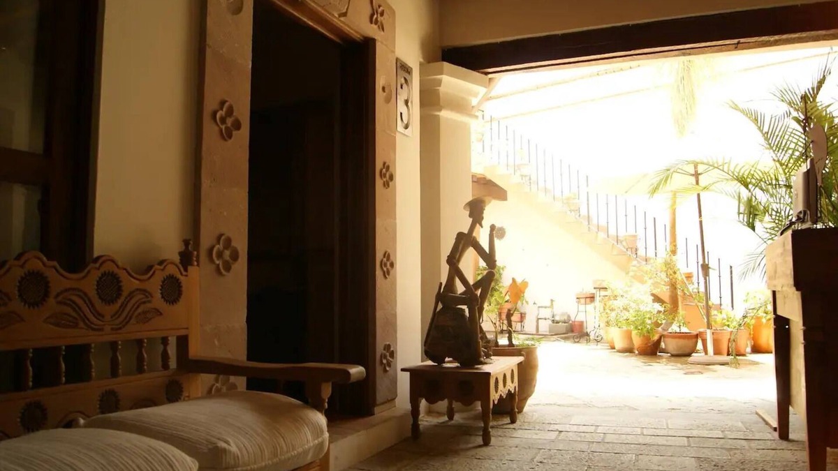 Jalatlaco Apartment | Beautiful room in Jalatlaco -Car Rental Available!
