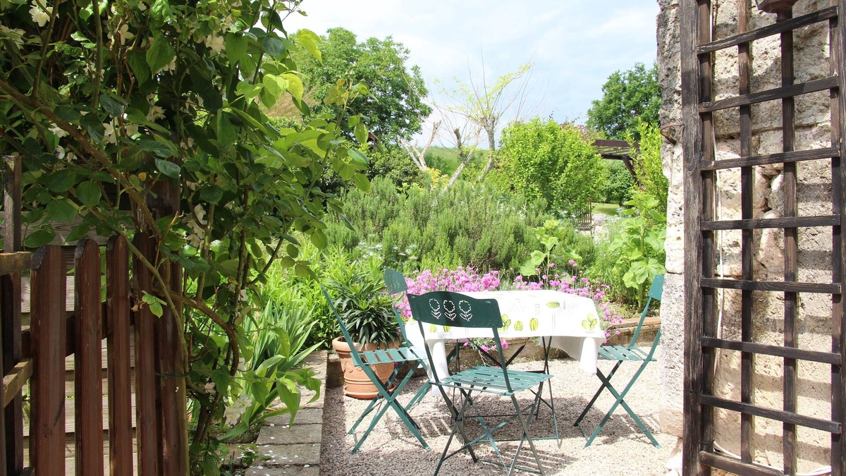 Le Verdier House | Beautiful rural gite with private 12m pool and gardens for relaxing holidays