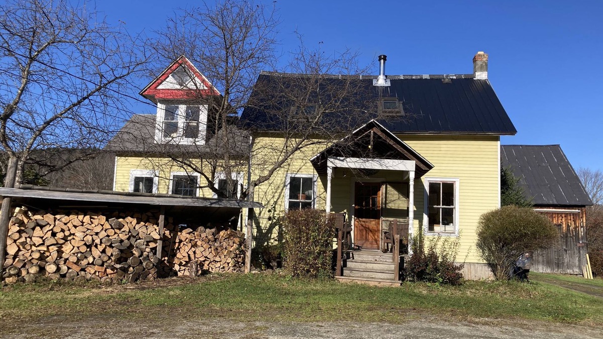 Worcester Other | Beautiful rustic farmhouse.Available for special HOLIDAY, decorated by request!