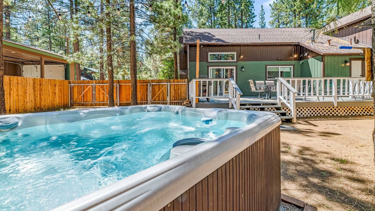 Boulder Bay House | Beautiful rustic abode with private hot tub, BBQ, yard, pool table and more!