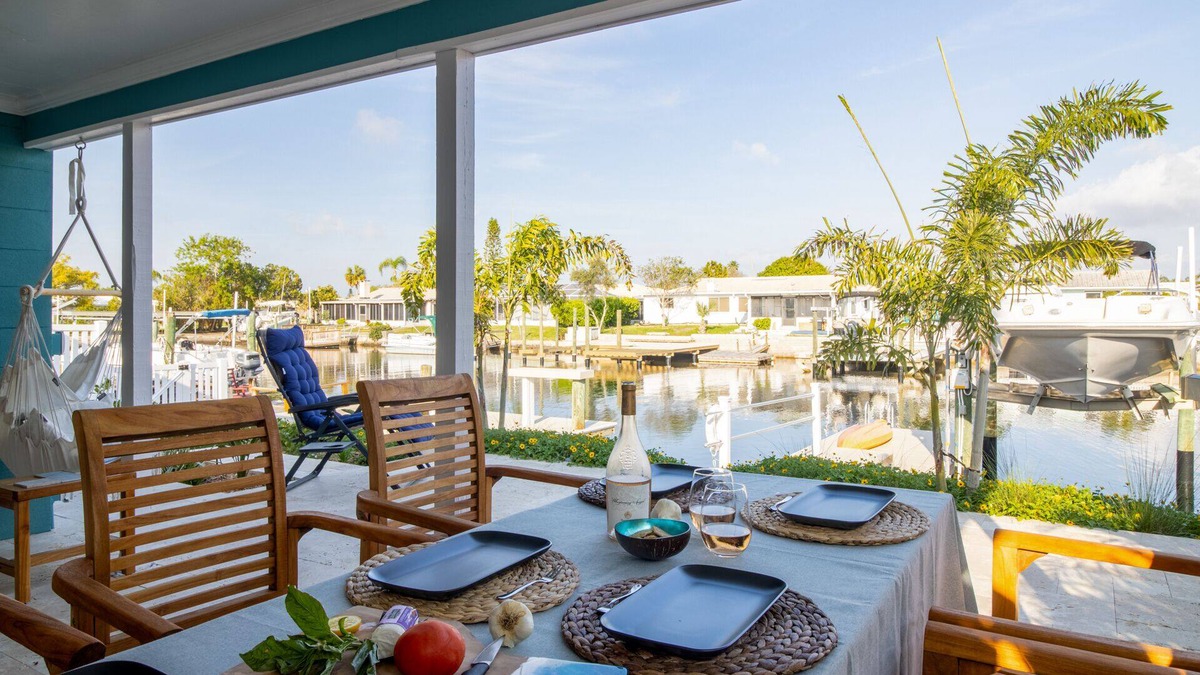 Flor-a-mar House | Beautiful Saltwater Canal Home at the Gulf of Mexico