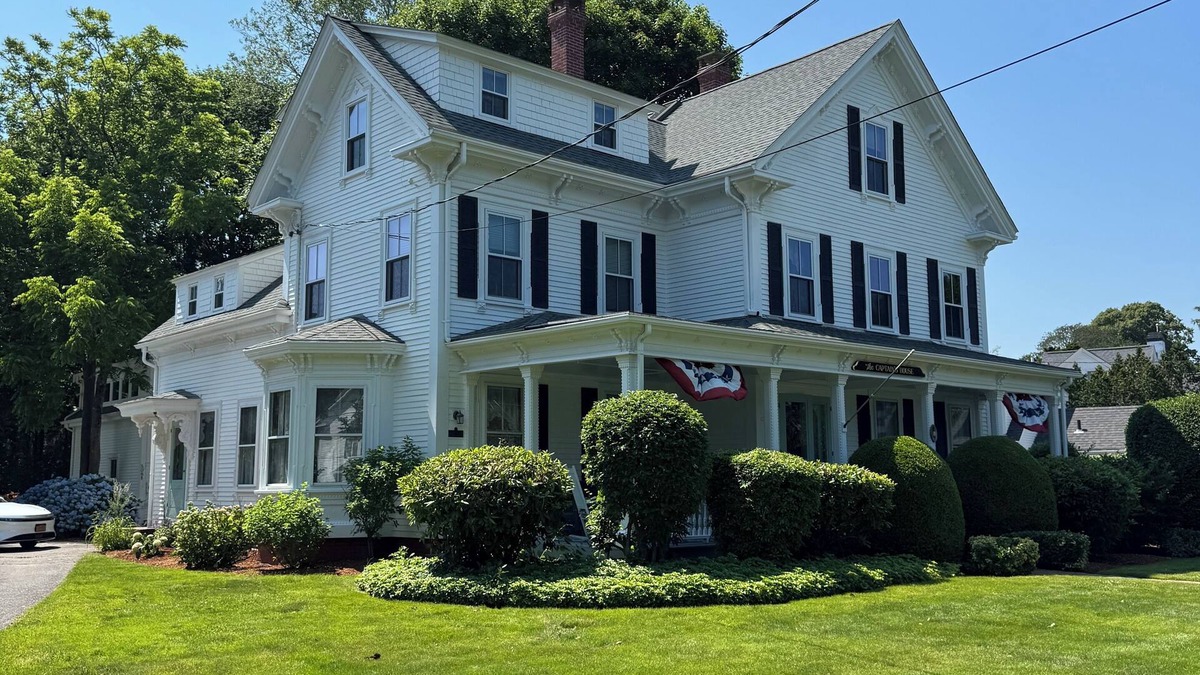 Centerville House | Beautiful Sea Captain's House walk to beach, central A/C and outdoor shower