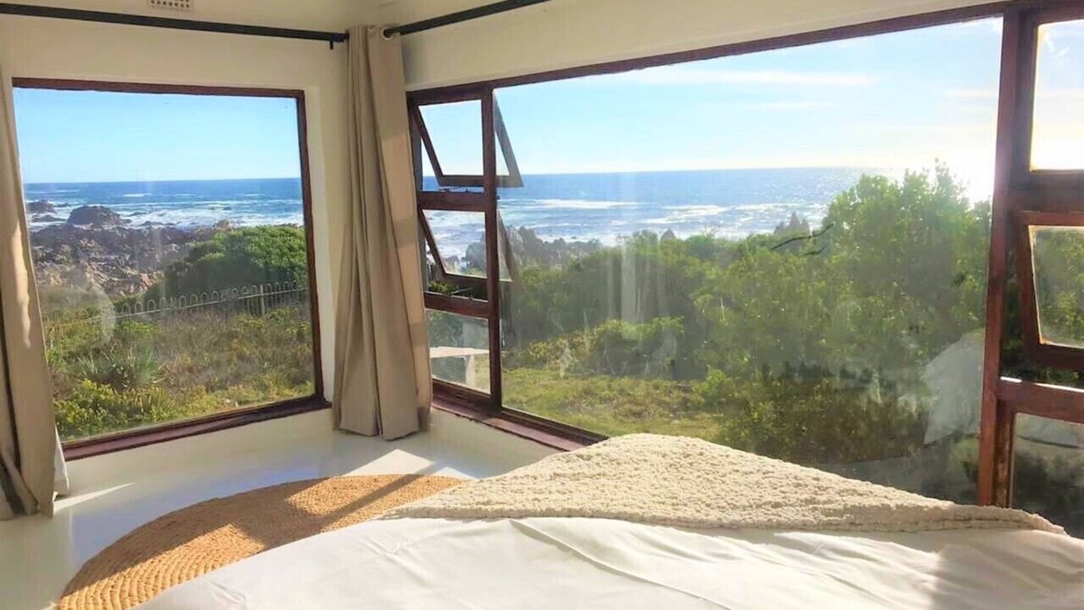 Rooiels House | Beautiful Sea front cottage right on the Atlantic ocean.