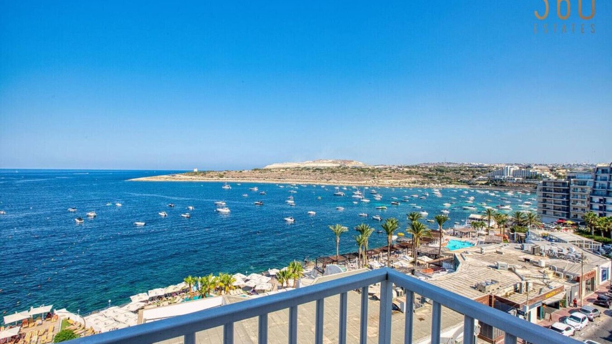 Qawra Apartment | Beautiful seafront 1BR home w/comfy bed, AC & WIFI