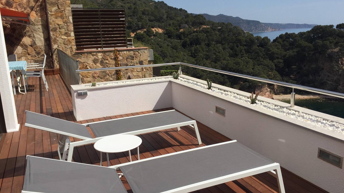 La Pola I Giverola Villa | Beautiful seafront