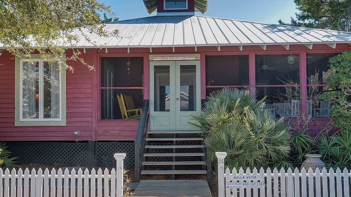 Seaside House | Beautiful Seaside Cottage, Sports Club, Sleeps 6 + Free Attraction Tickets!