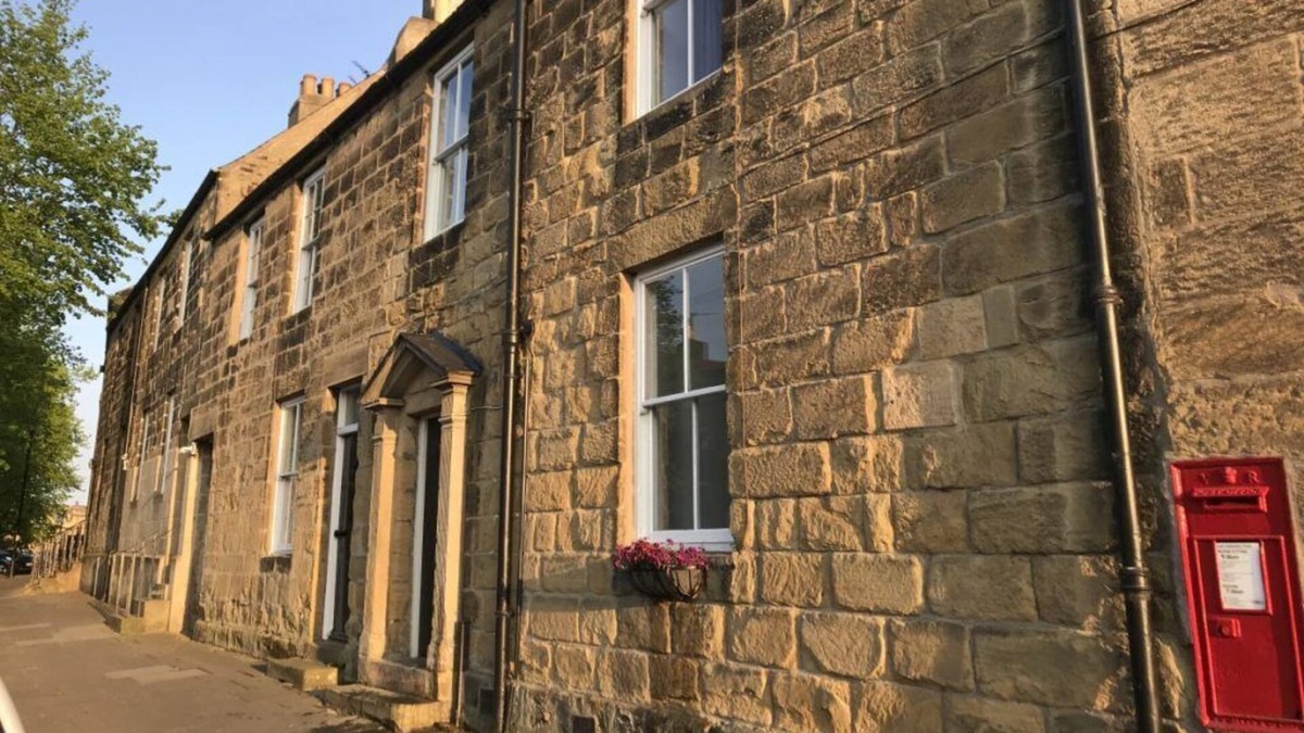 South Charlton House | Beautiful Self Catering Grade II Listed Townhouse in Central Historic Alnwick