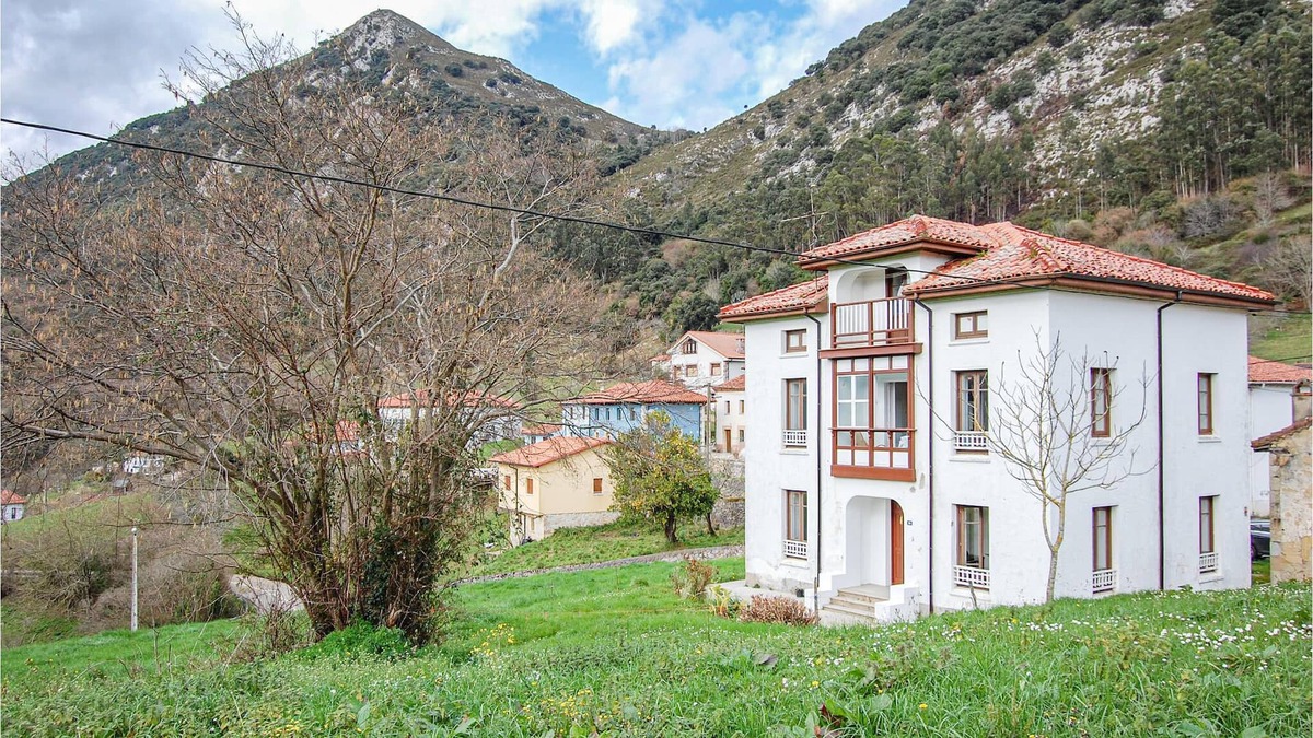 Penamellera Baja House | Beautiful, simple and cozy cottage in Narganes, Asturias. From here you have a breathtaking view of