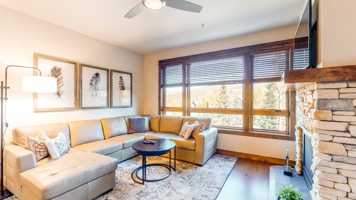 Four O'Clock Condo | Beautiful ski-in/ski-out villa with shared game room, hot tub, pool, & gym