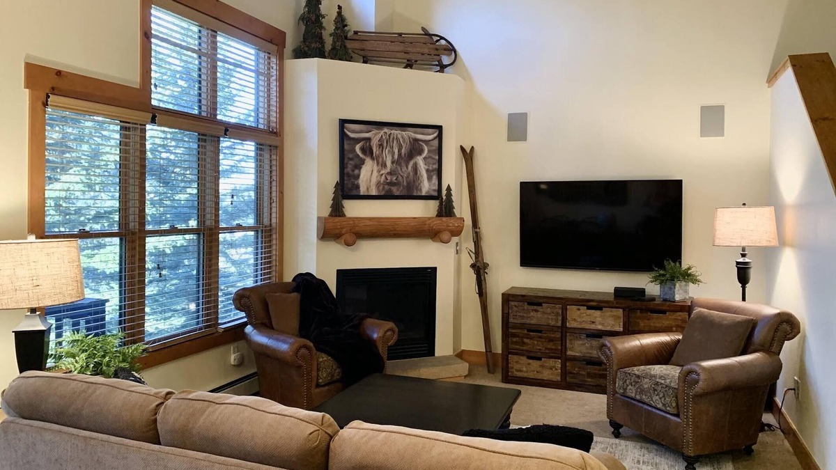 Keystone House | Beautiful Ski Retreat, 3 Min. Walk to the Shuttle, Hot Tub Access, Laundry