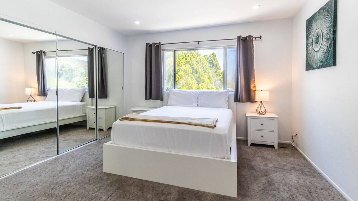 Valley Village House | Beautiful & Spacious Town House, Screened Porch, Monthly Discounts, Pets!