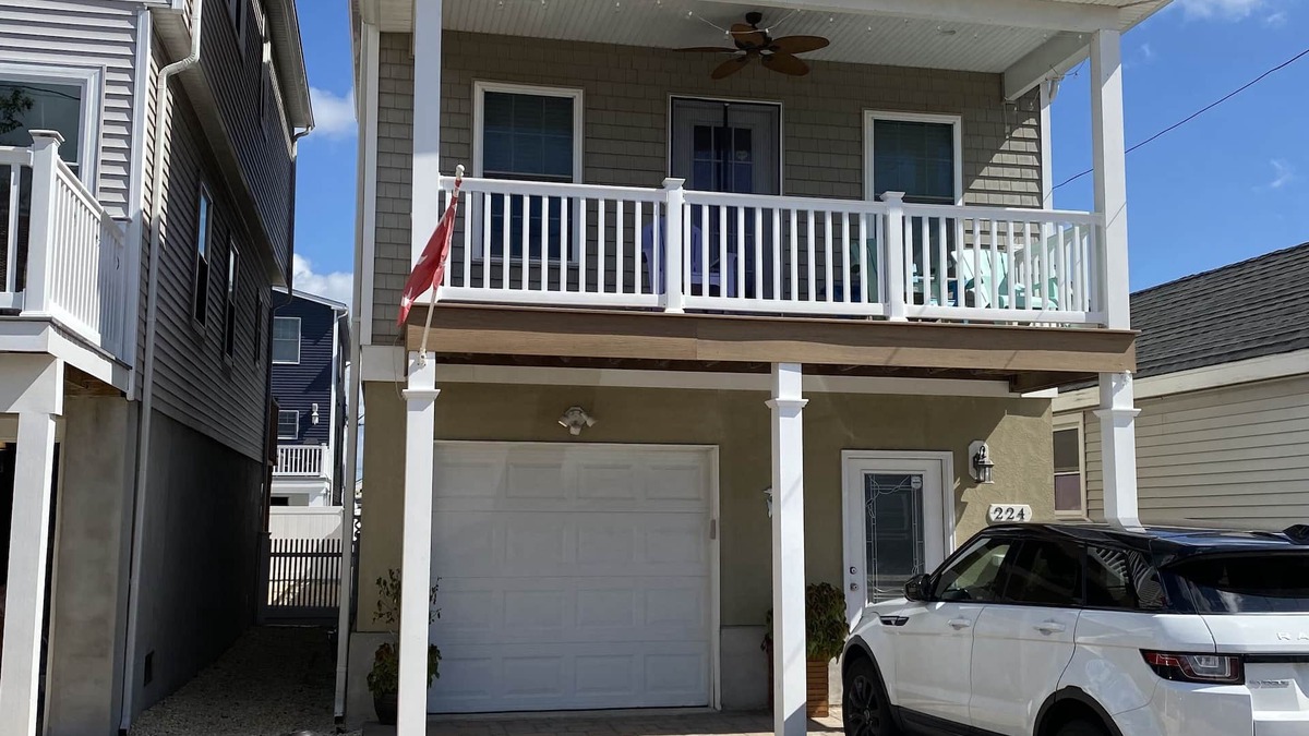 Seaside Heights House | Beautiful Spacious Home with a Pool! Walk to the beach, boardwalk & bay.