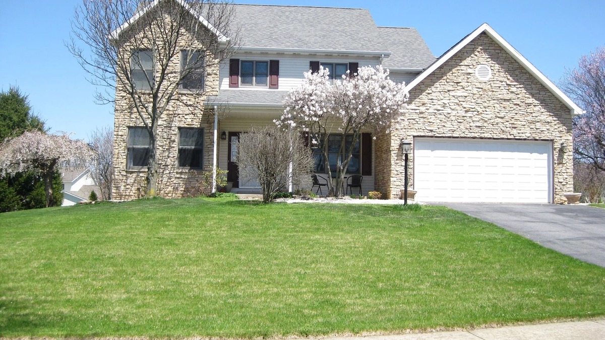 State College House | Beautiful Spacious 4 bedroom home near Penn State University