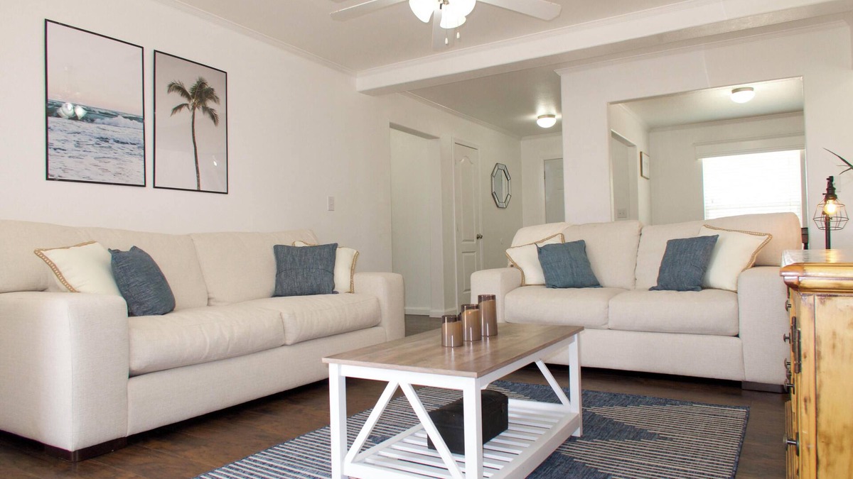 Monahans House | Beautiful, Spacious 3-bedroom w/Backyard!