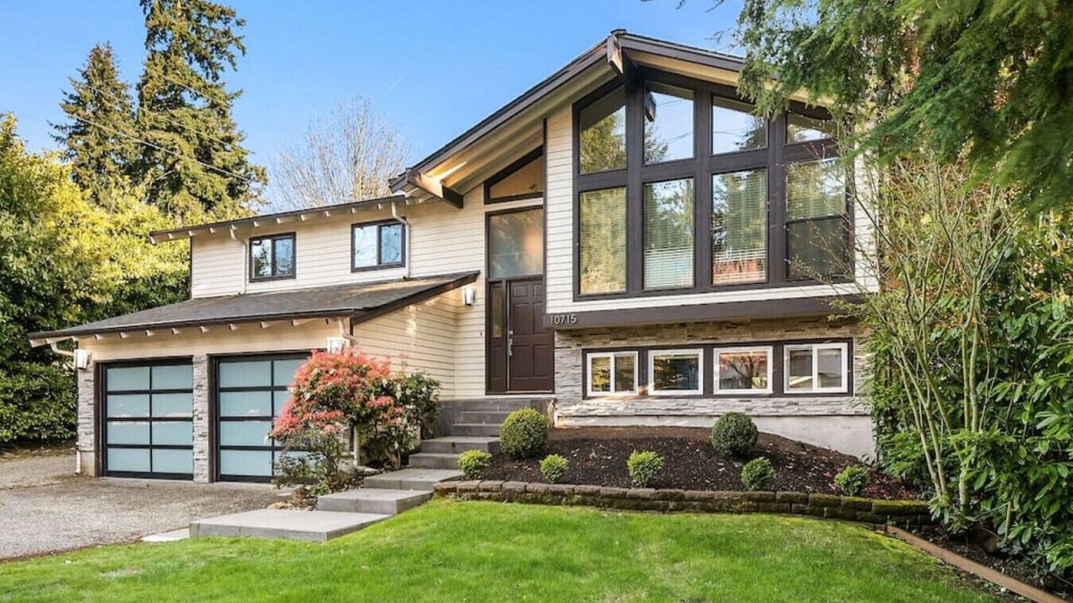 Central Houghton House | Beautiful & Spacious 4 Bed w/AC, 2 living rooms