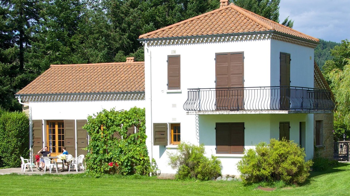 Accons House | Beautiful spacious family friendly home with huge garden and amazing view