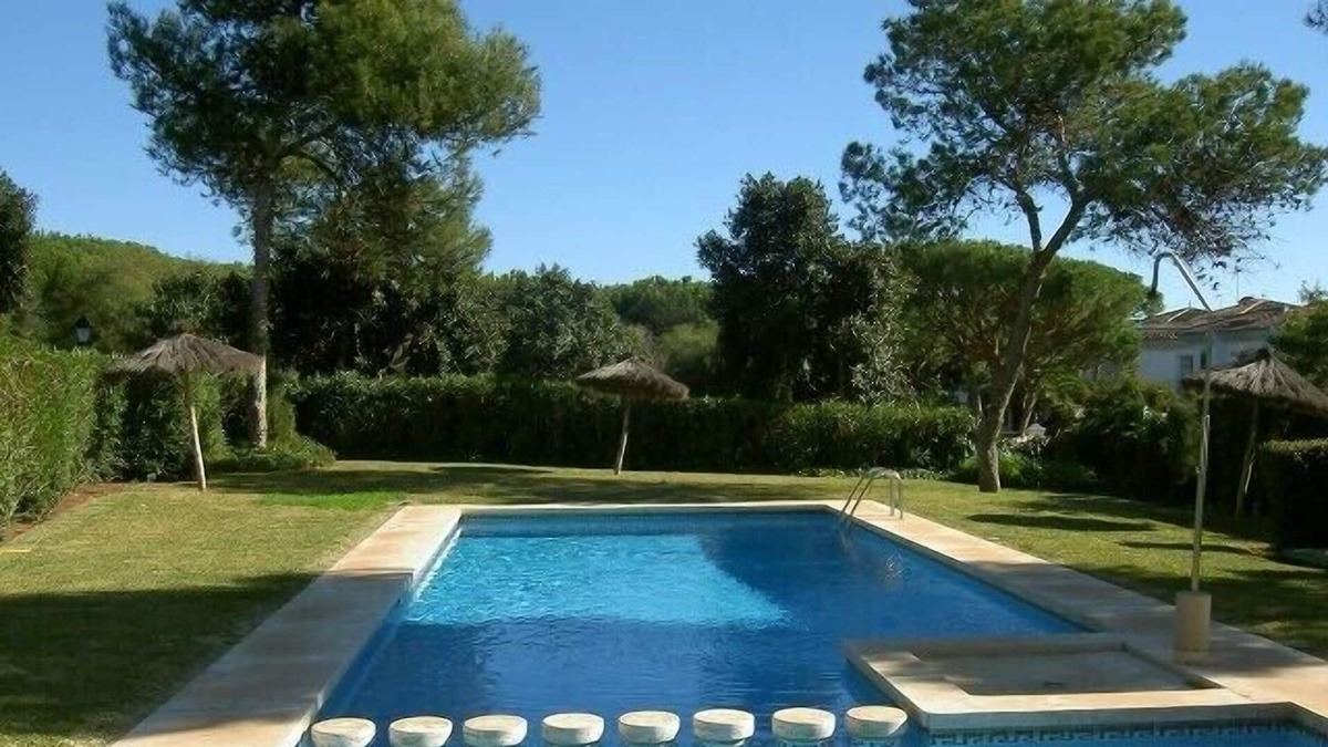 Cabopino Apartment | Beautiful spacious ground floor apartment on the Port of Cabopino