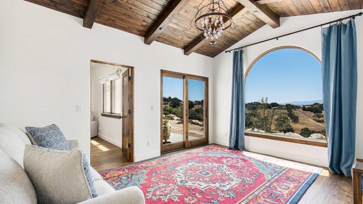 Santa Ynez House | Beautiful, Spacious Hilltop Villa in Wine Country