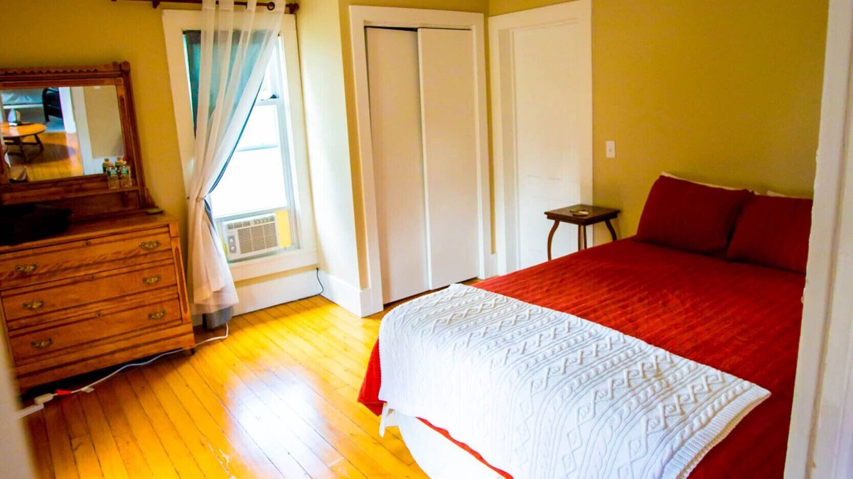 Hamilton House | Beautiful, Spacious Home in the Heart of Hamilton & Colgate