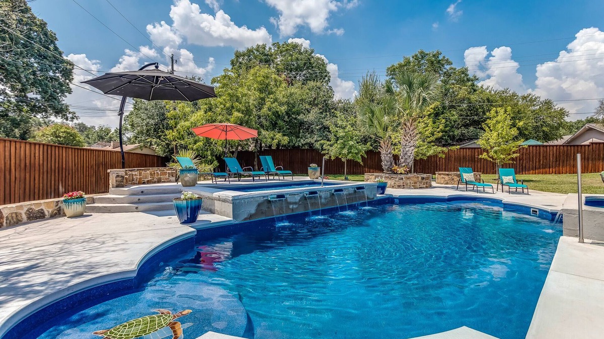 Irving House | Beautiful Spacious Home with Private Pool and Hot Tub Easy Trip from Airport
