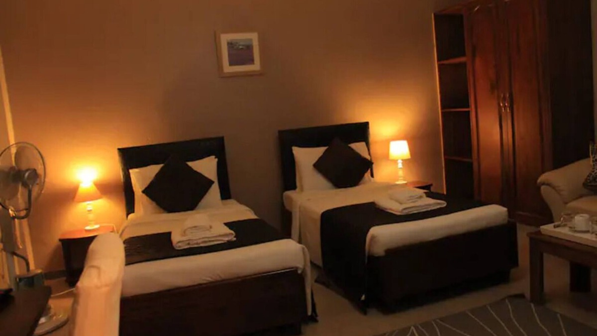Kireka Bed & Breakfast | Beautiful spacious house & garden, 10 mins to City centre sleeps up to 20 guests
