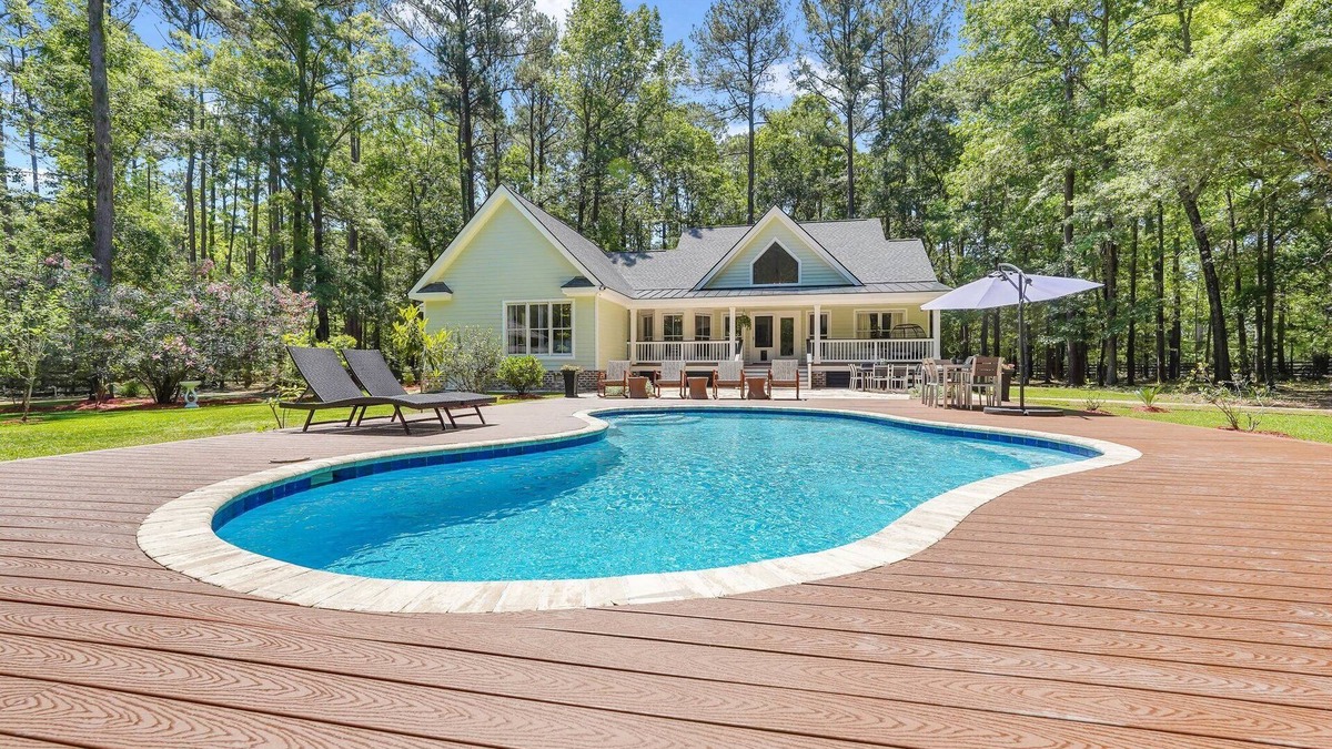 Ridgeland House | Beautiful Spacious Remodeled Private House w/Pool, Porches, Grille, Game Room.