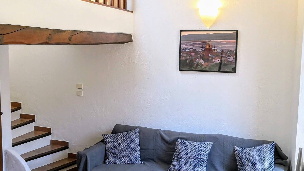 Antibes Old Town Apartment | Beautiful, spacious, split level Studio in Old Antibes with Air Conditioning