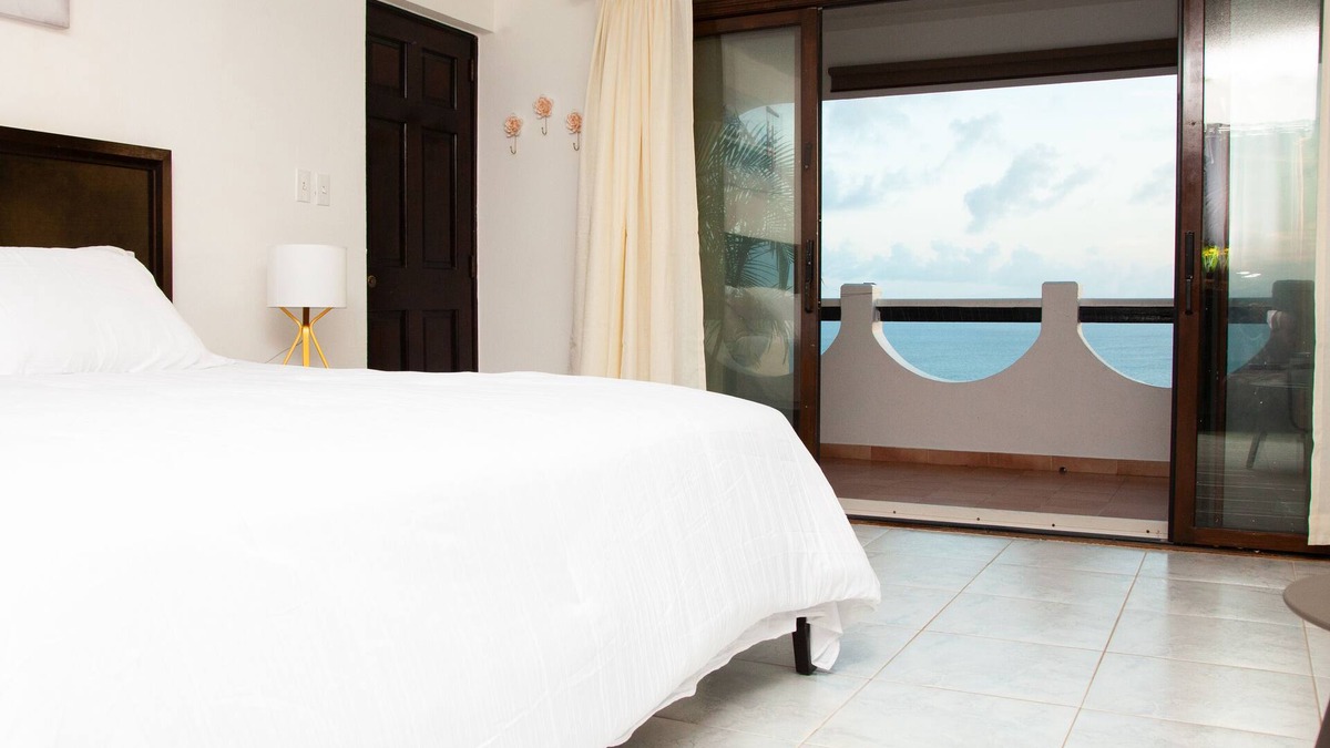 Pelican Key Apartment | Beautiful spacious Studio with spectacular view