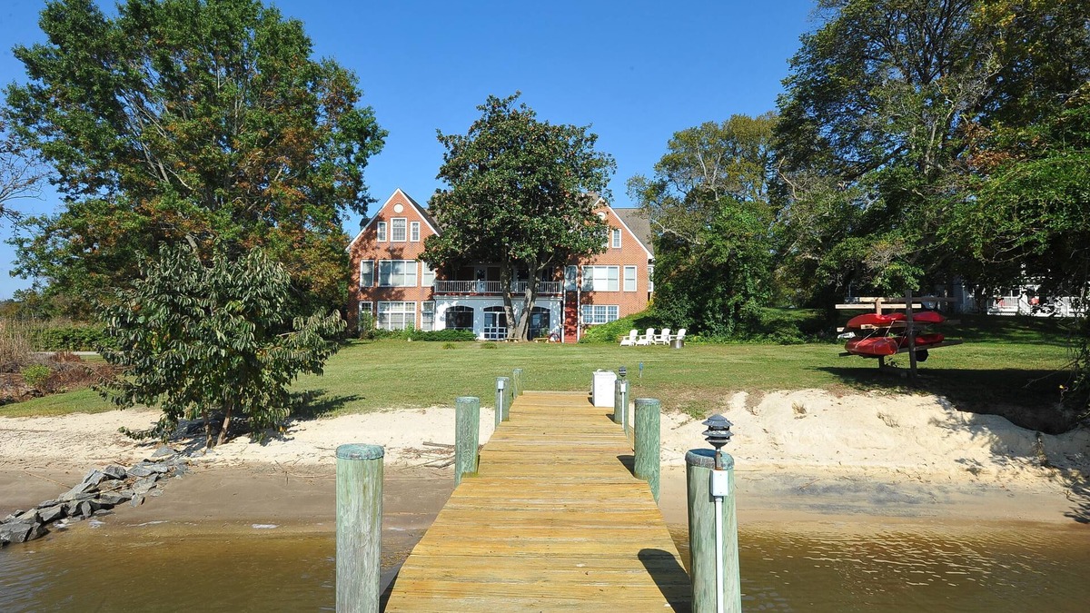 Chestertown House | Beautiful, spacious waterfront home, an easy walk to historic Chestertown