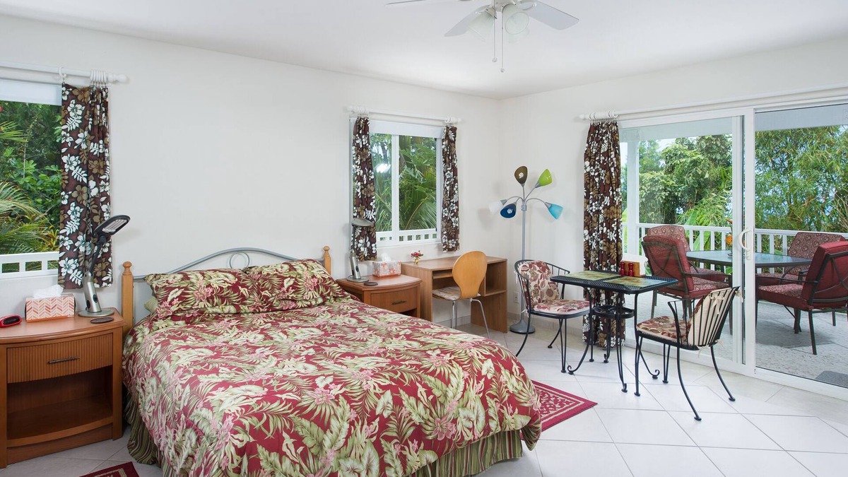 Kalaoa Apartment | Beautiful, Spacious, Garden View Studio with Kitchenette. Wir Sprechen Deutsch.